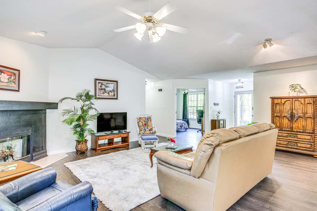 Lovely McCormick Home in Savannah Lakes Village