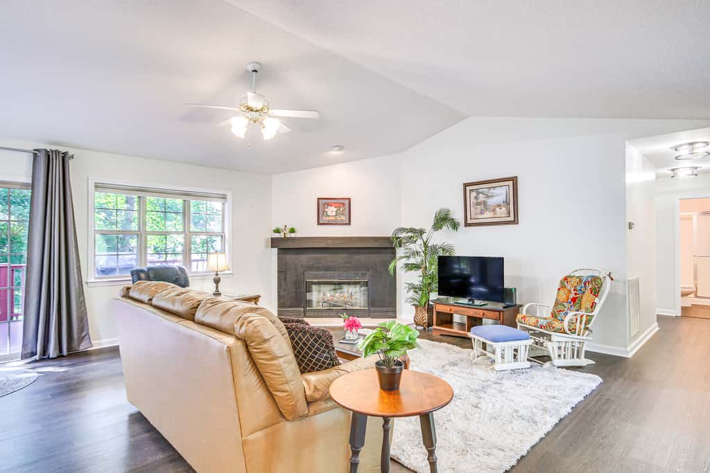 Lovely McCormick Home in Savannah Lakes Village