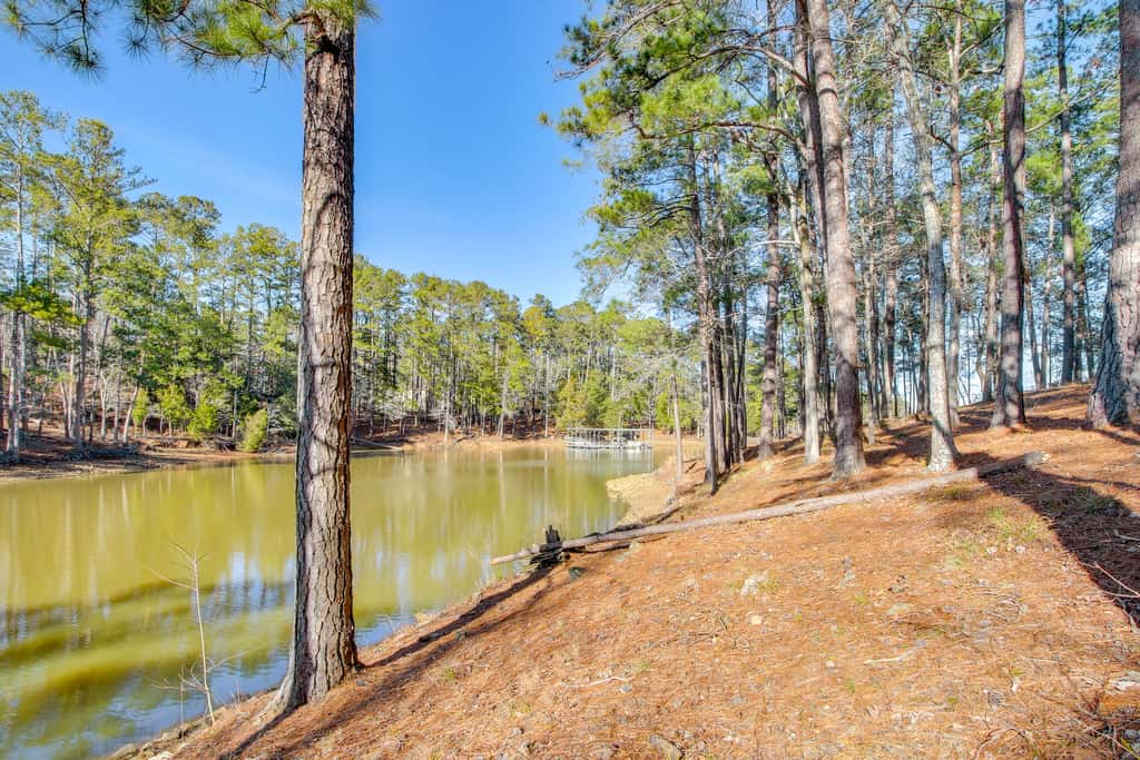 Lakefront McCormick Gem: Deck & Golf Course Views