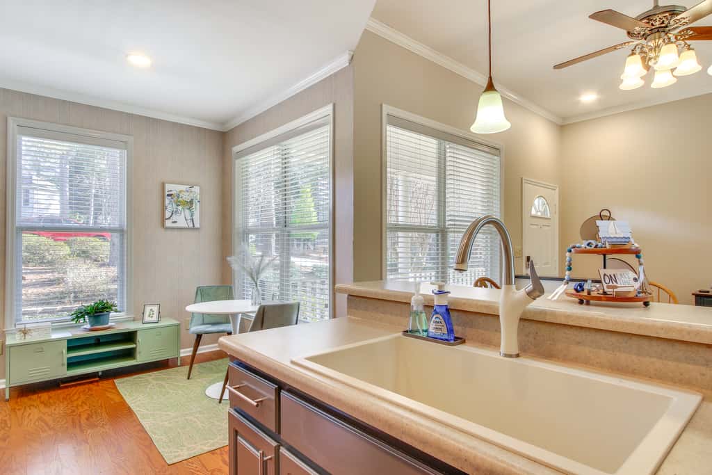 Lakefront McCormick Gem: Deck & Golf Course Views