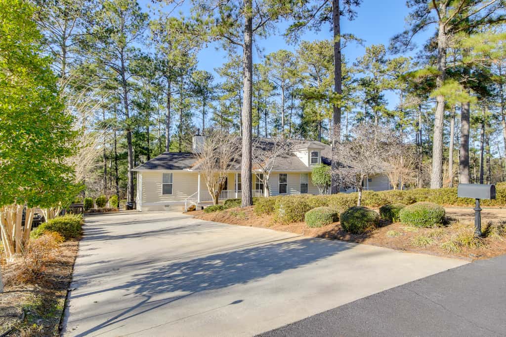 Lakefront McCormick Gem: Deck & Golf Course Views