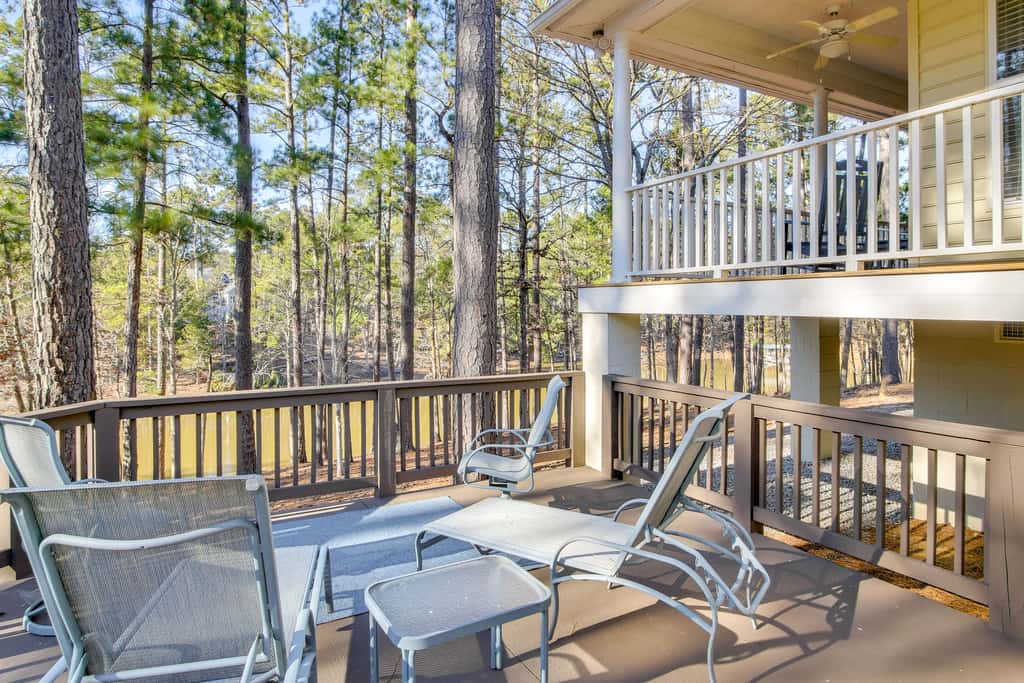 Lakefront McCormick Gem: Deck & Golf Course Views