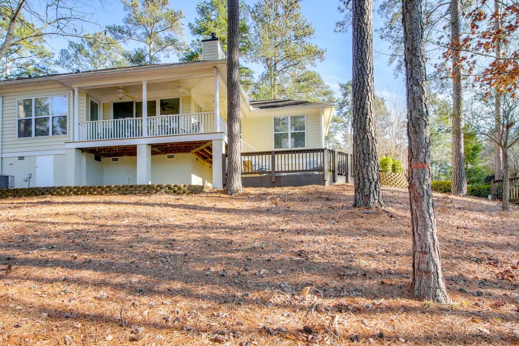 Lakefront McCormick Gem: Deck & Golf Course Views