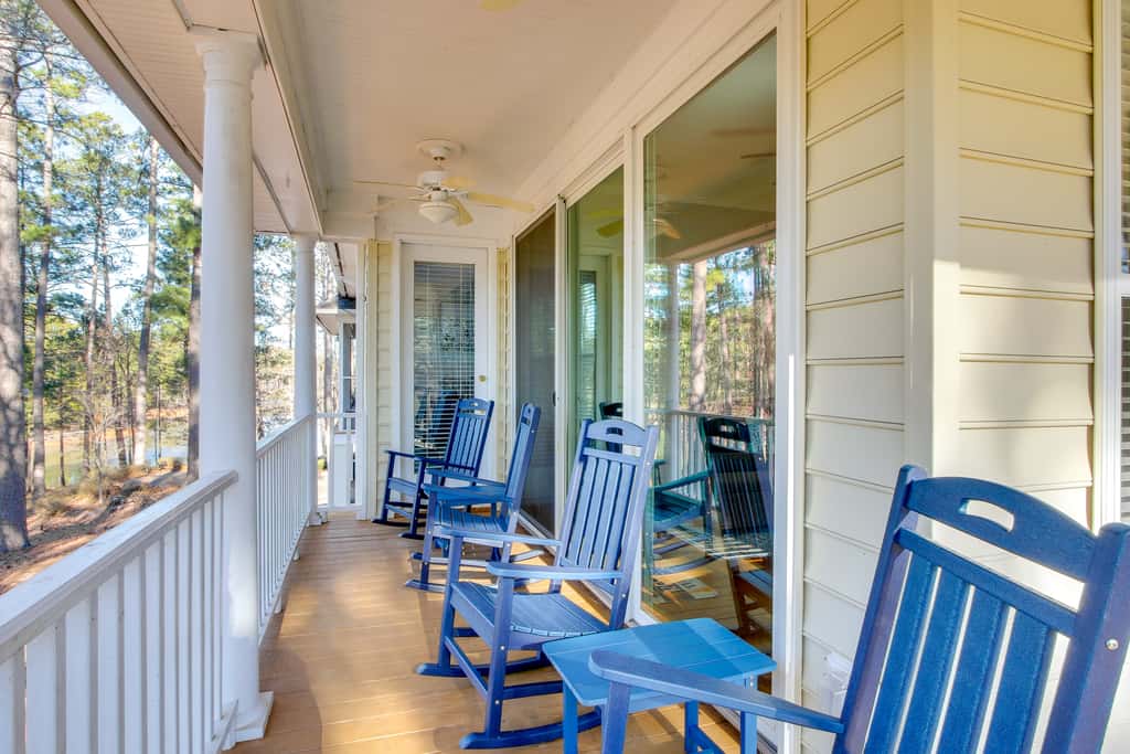 Lakefront McCormick Gem: Deck & Golf Course Views