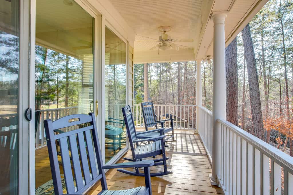 Lakefront McCormick Gem: Deck & Golf Course Views