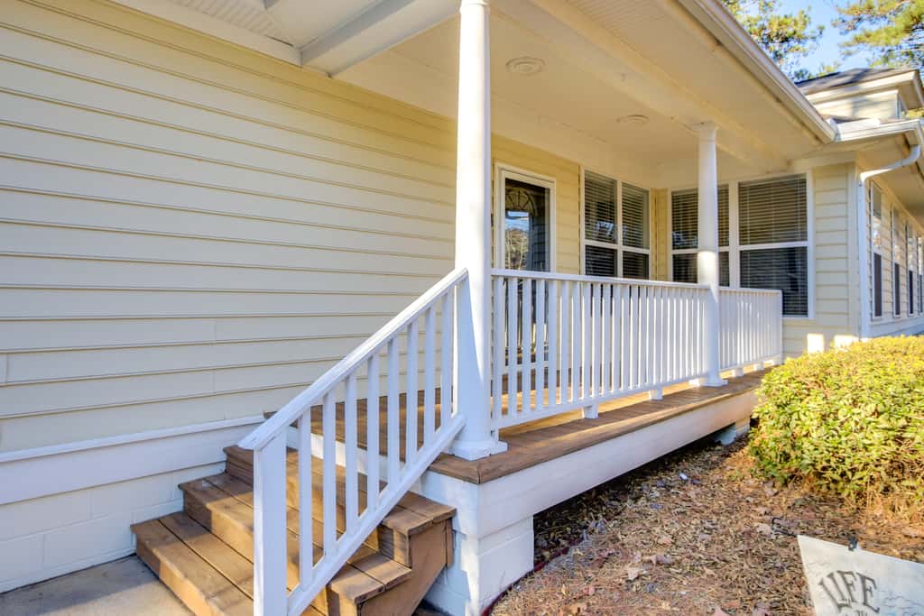 Lakefront McCormick Gem: Deck & Golf Course Views
