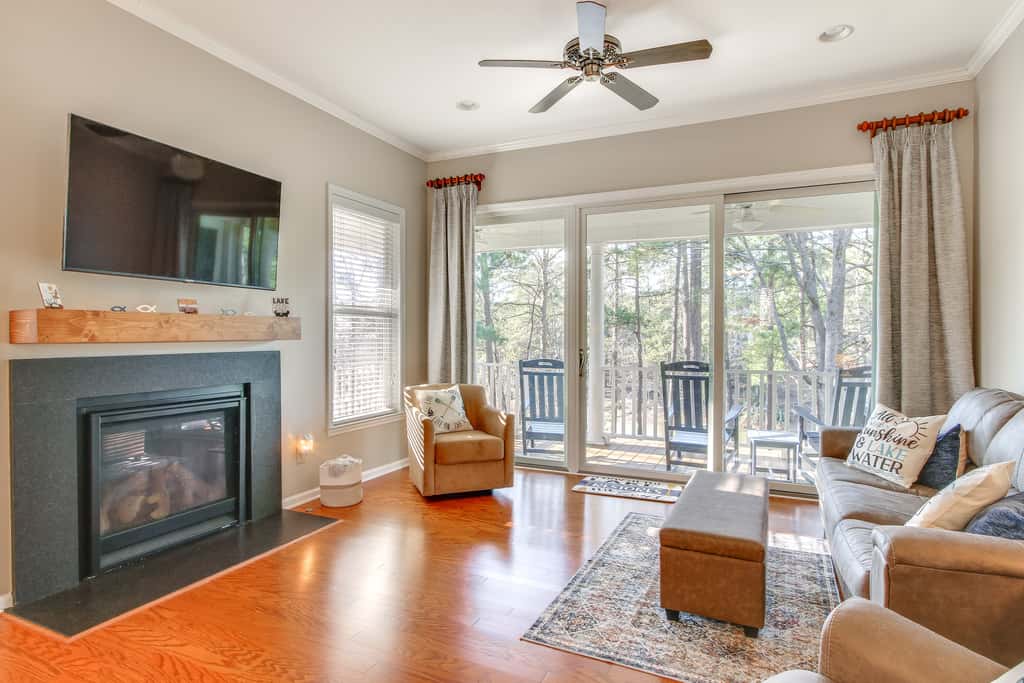 Lakefront McCormick Gem: Deck & Golf Course Views