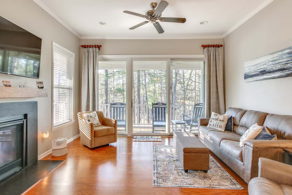 Lakefront McCormick Gem: Deck & Golf Course Views