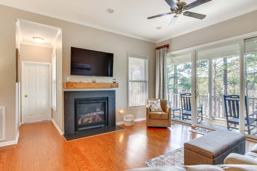 Lakefront McCormick Gem: Deck & Golf Course Views