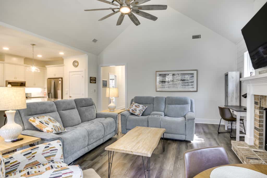 Lakefront McCormick Retreat w/ Patio & Views