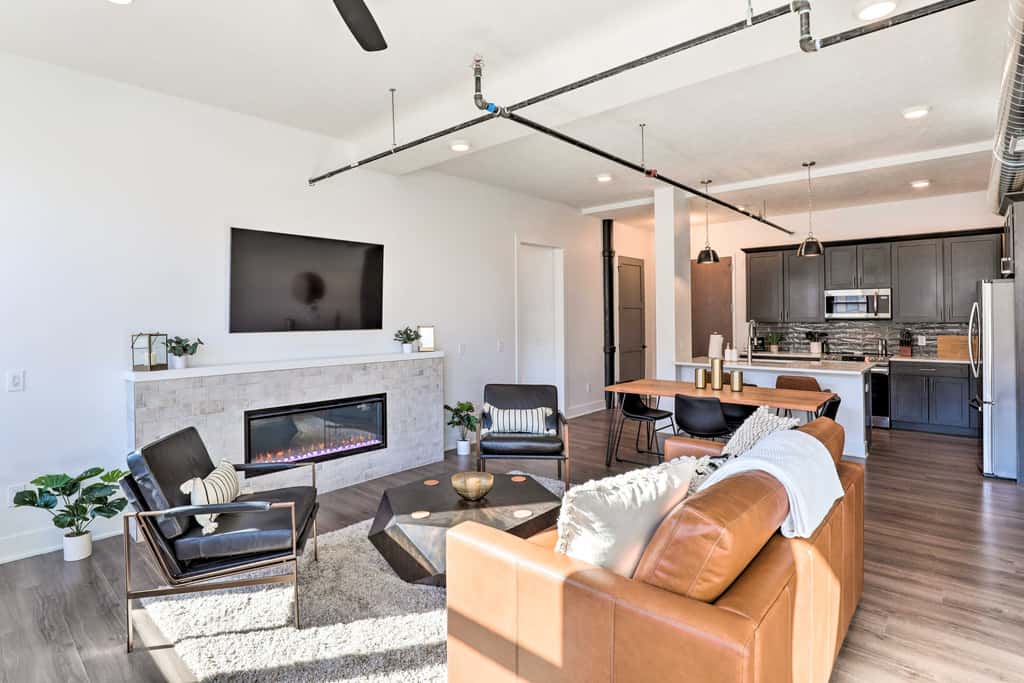 Walk to UNL Campus: Dtwn Lincoln Loft Apt!