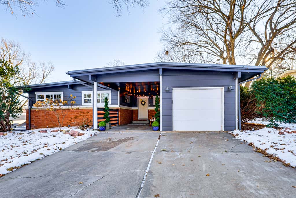 Spacious & Family Friendly! Lincoln Home Near Dtwn