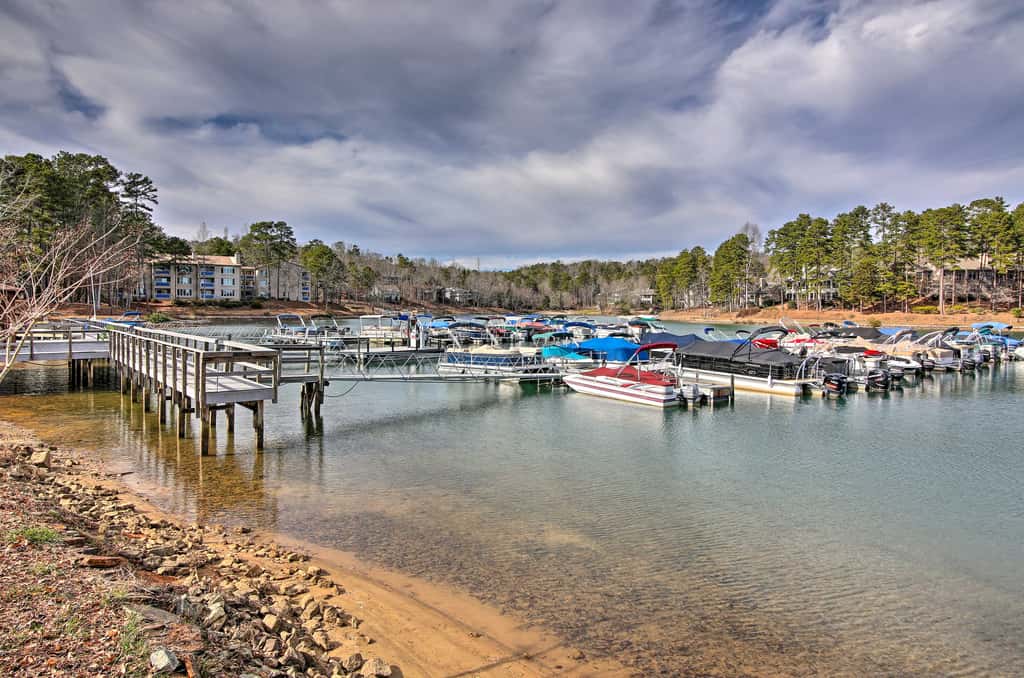 Lake Keowee Condo w/ Balcony & Resort Amenities!