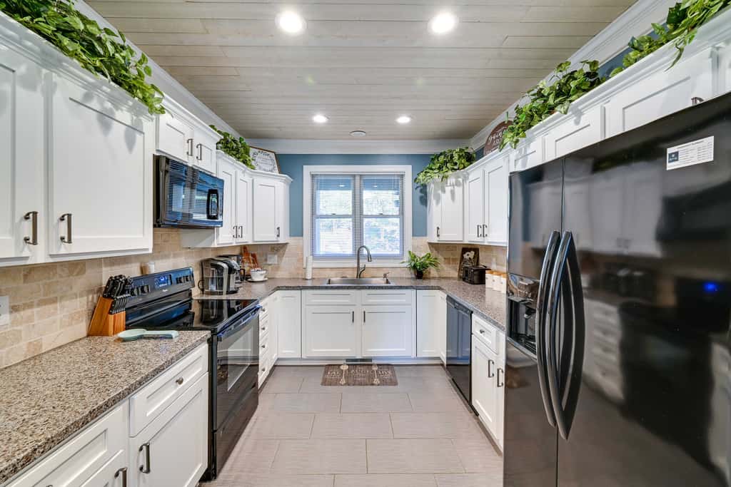 Lake Keowee Condo w/ Balcony & Resort Amenities!