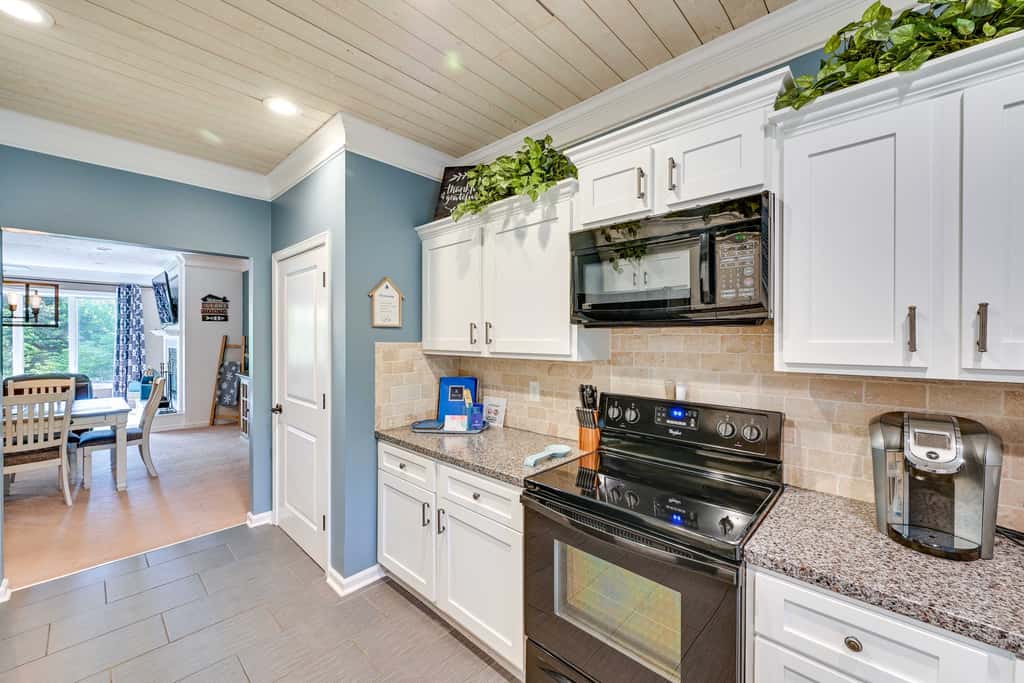 Lake Keowee Condo w/ Balcony & Resort Amenities!