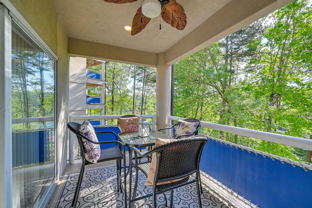 Lake Keowee Condo w/ Balcony & Resort Amenities!