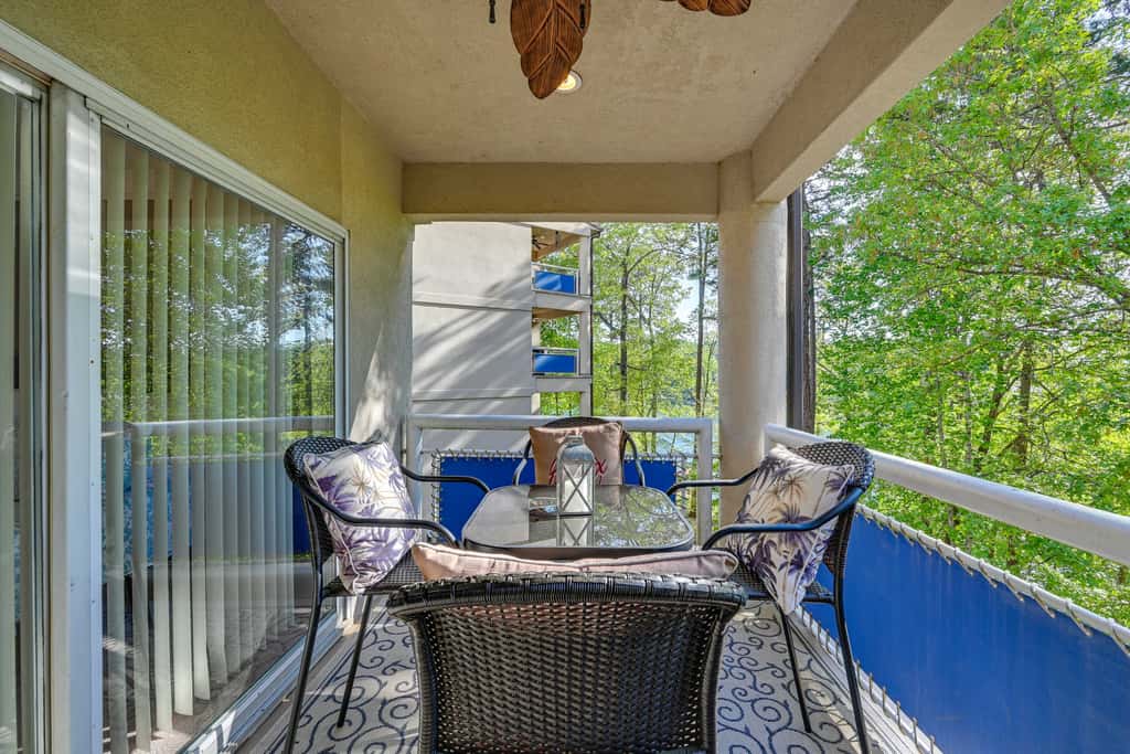Lake Keowee Condo w/ Balcony & Resort Amenities!
