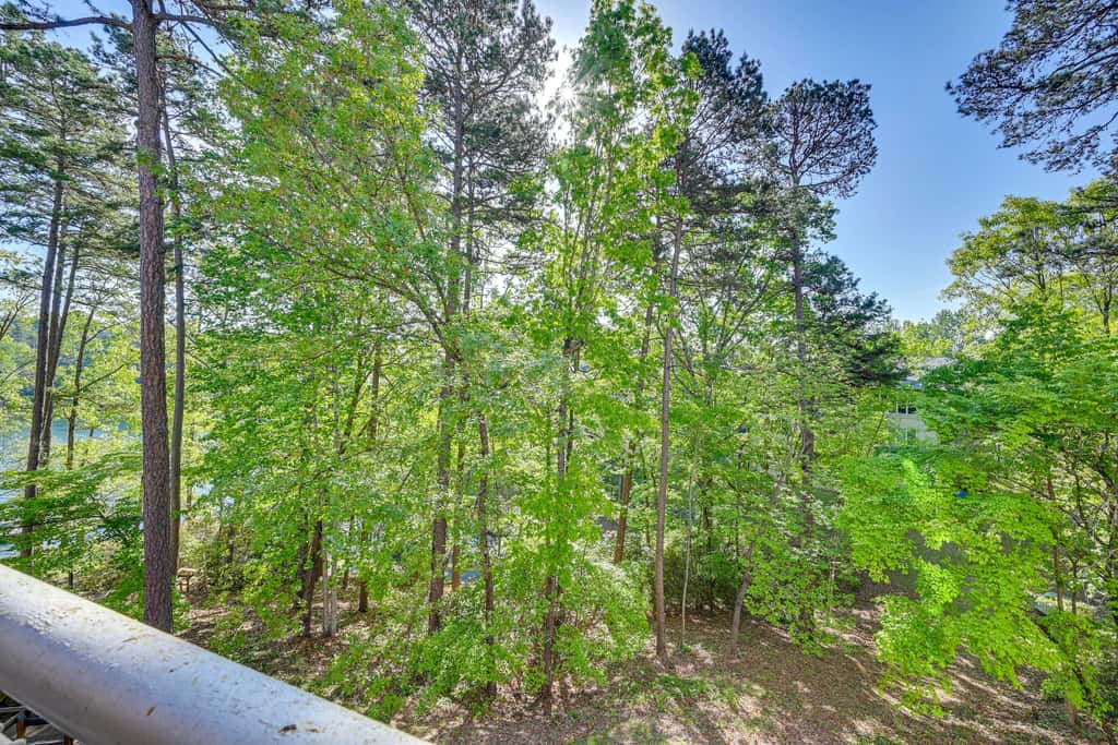 Lake Keowee Condo w/ Balcony & Resort Amenities!