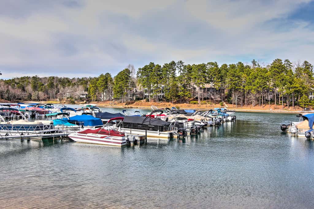 Lake Keowee Condo w/ Balcony & Resort Amenities!