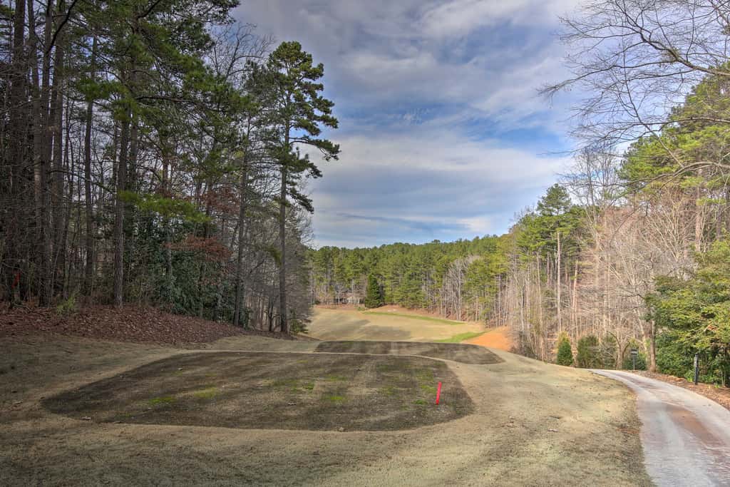 Lake Keowee Condo w/ Balcony & Resort Amenities!