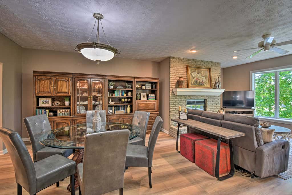 Resort-Style Condo w/ Balcony on Lake Keowee