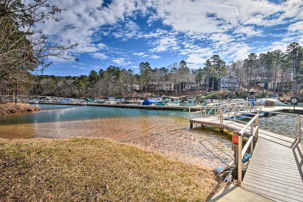 Resort-Style Condo w/ Balcony on Lake Keowee