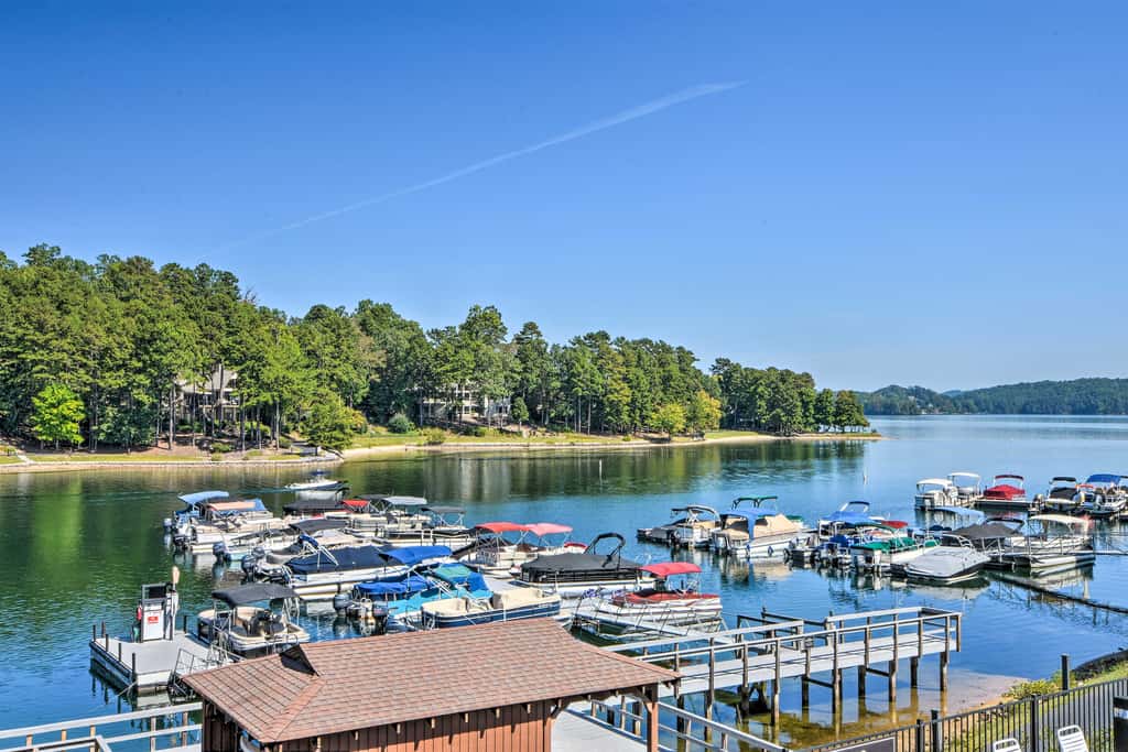 Resort-Style Condo w/ Balcony on Lake Keowee