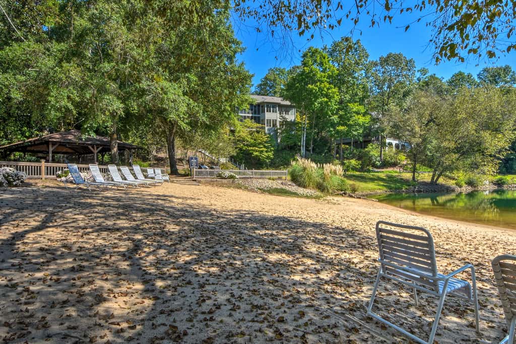 Resort-Style Condo w/ Balcony on Lake Keowee