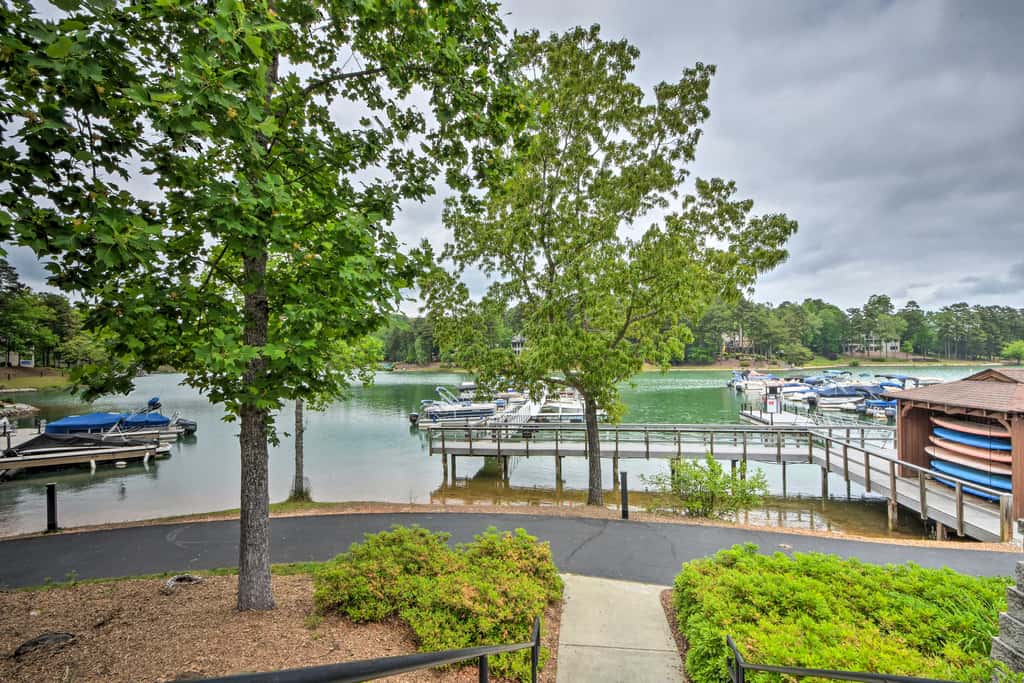 Resort-Style Condo w/ Balcony on Lake Keowee