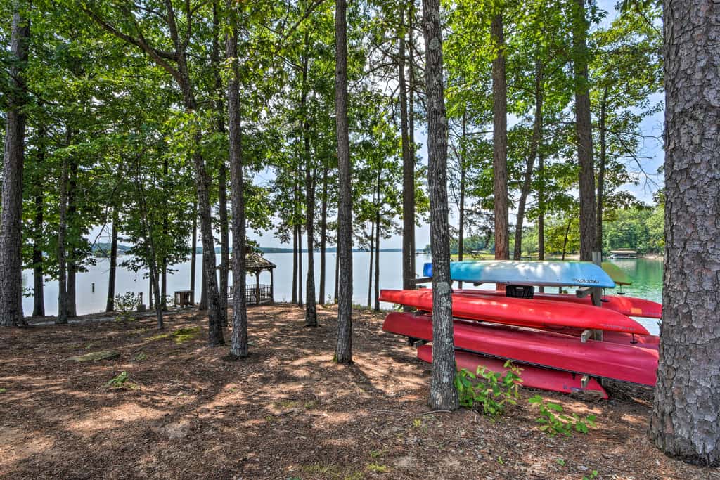 Resort-Style Condo w/ Balcony on Lake Keowee
