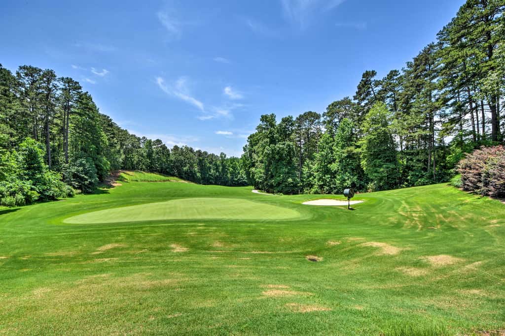 Resort-Style Condo w/ Balcony on Lake Keowee