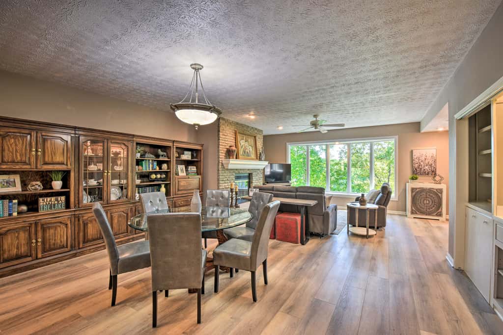 Resort-Style Condo w/ Balcony on Lake Keowee
