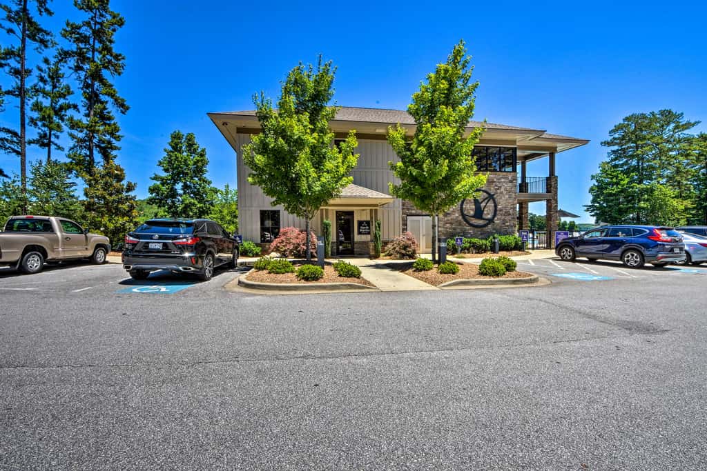 Resort-Style Condo w/ Balcony on Lake Keowee
