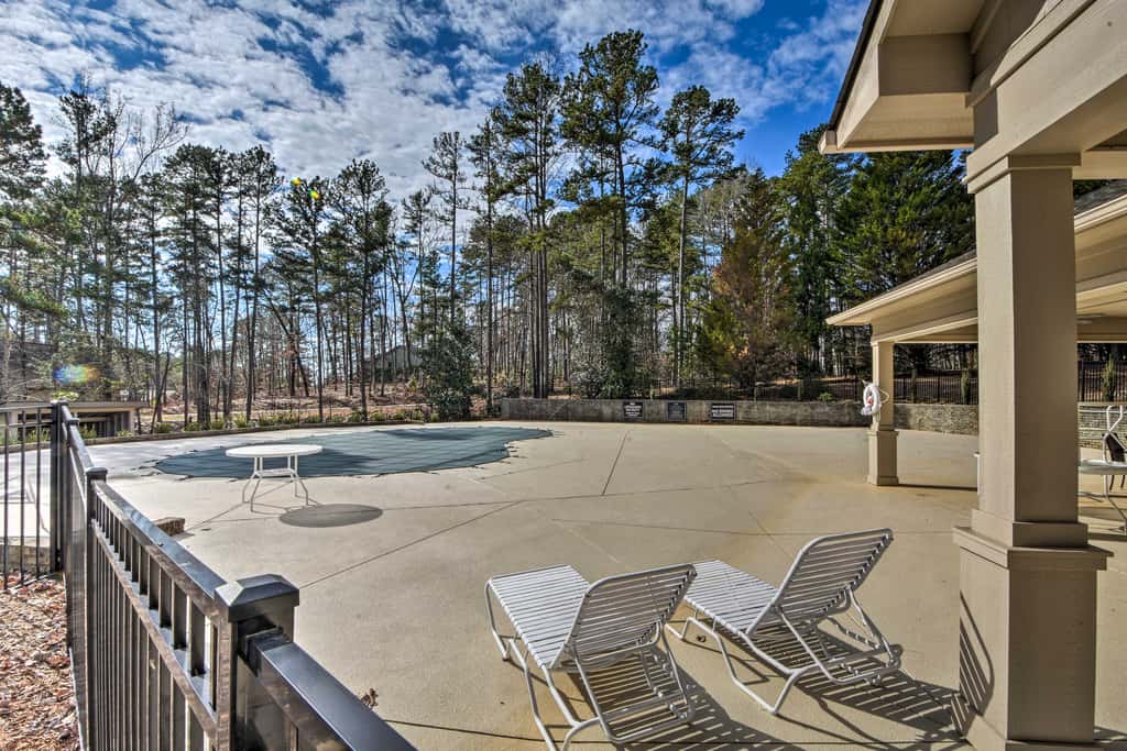 Resort-Style Condo w/ Balcony on Lake Keowee