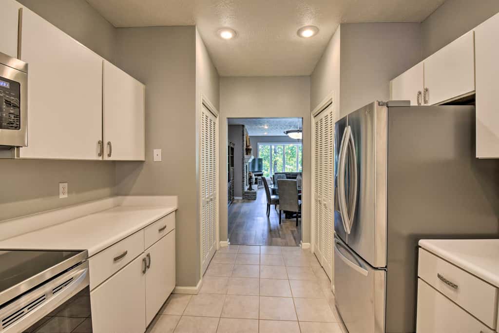 Resort-Style Condo w/ Balcony on Lake Keowee