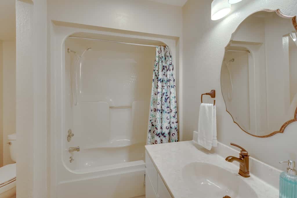 Salem Vacation Rental w/ Lake Keowee Access!