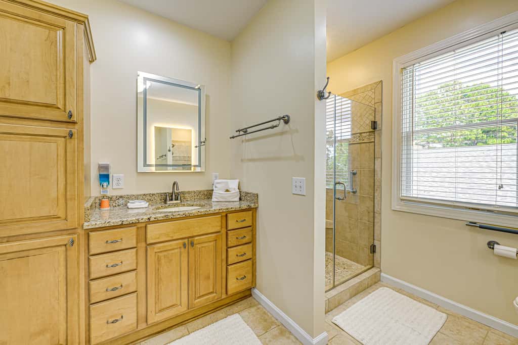 Keowee Key Condo w/ Lake Access!