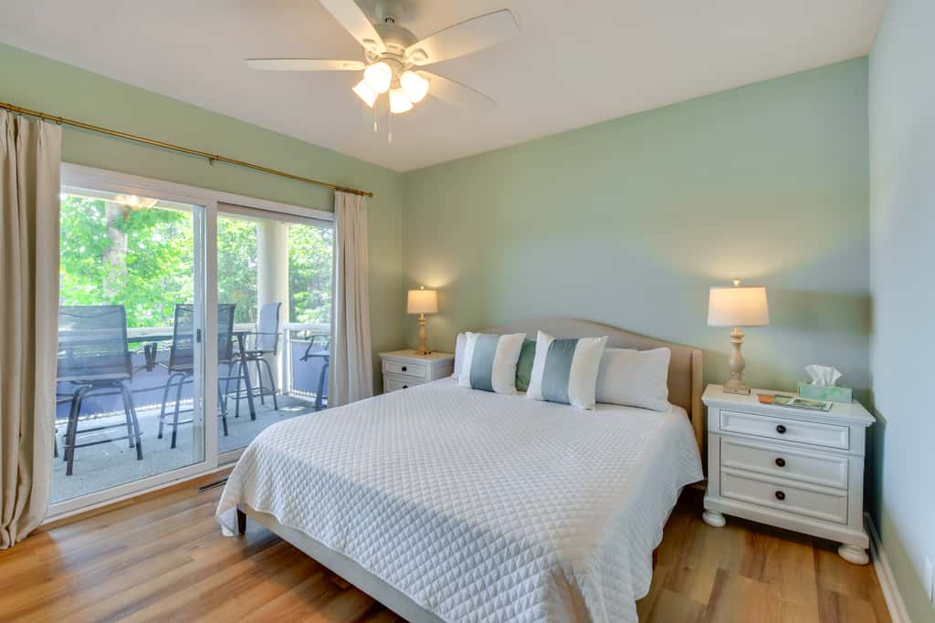 Clemson Game Retreat: Lakefront Keowee Key Condo