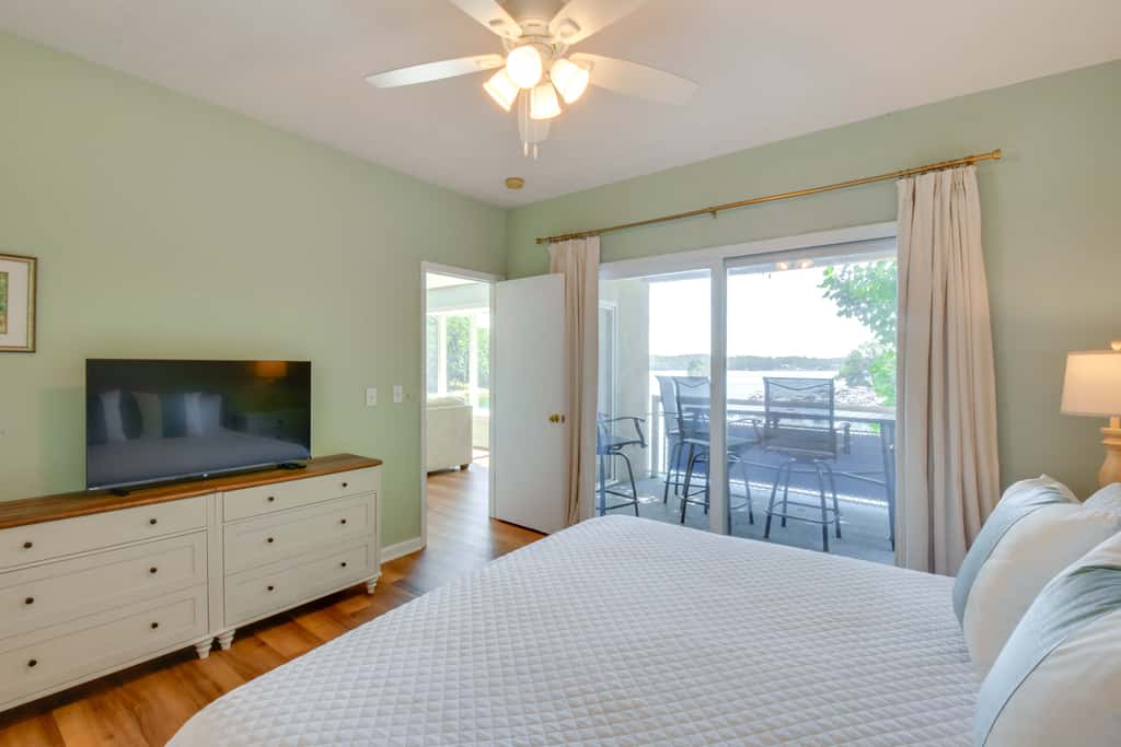 Clemson Game Retreat: Lakefront Keowee Key Condo