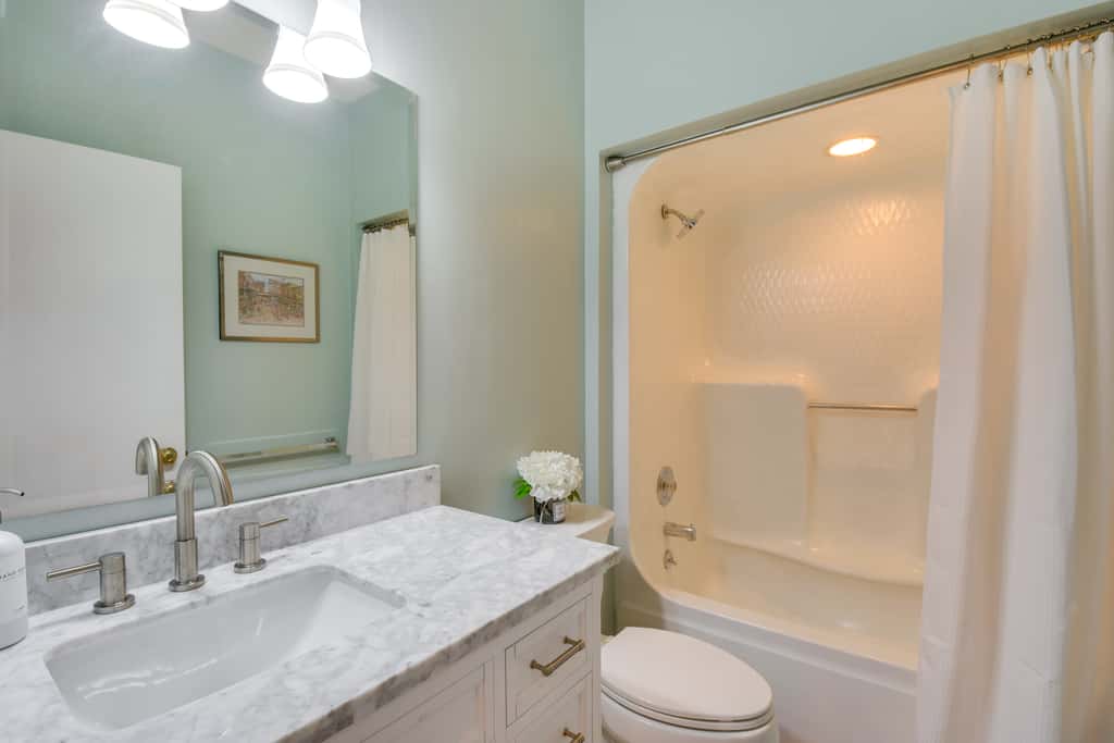 Clemson Game Retreat: Lakefront Keowee Key Condo