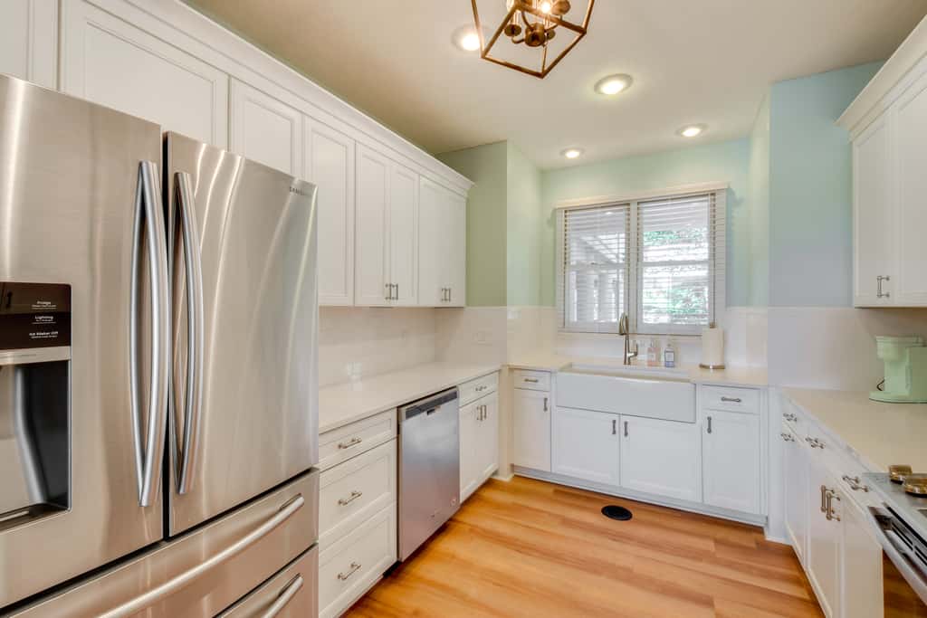 Clemson Game Retreat: Lakefront Keowee Key Condo