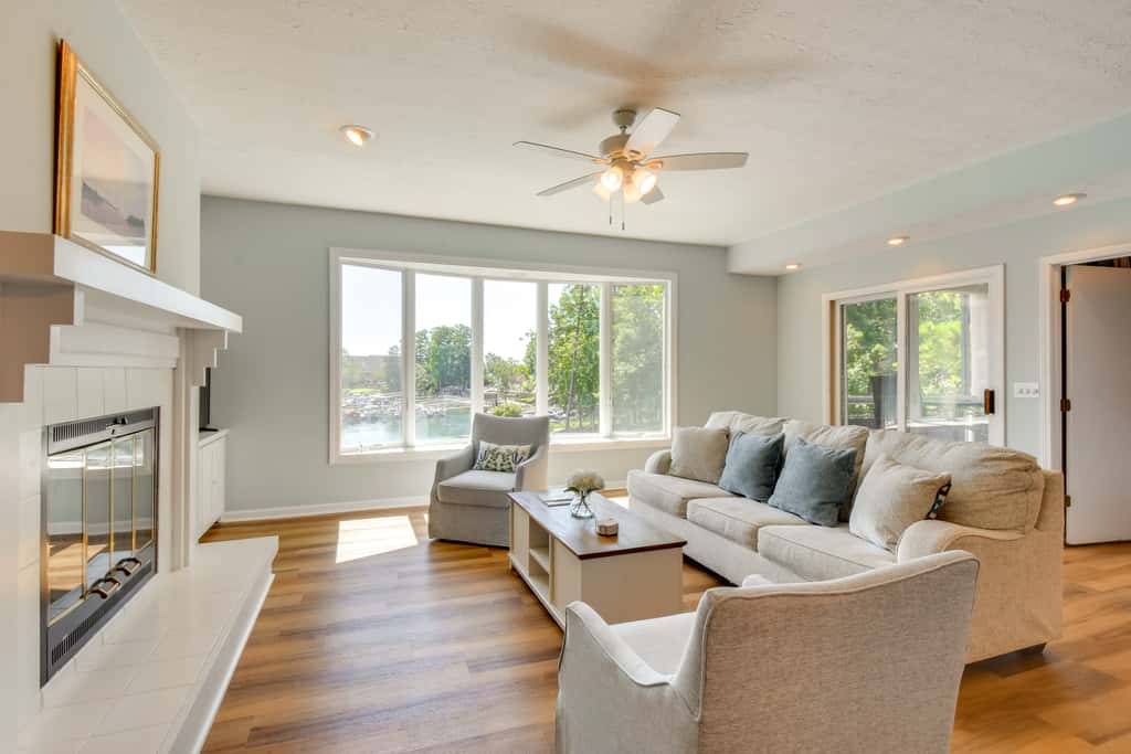 Clemson Game Retreat: Lakefront Keowee Key Condo