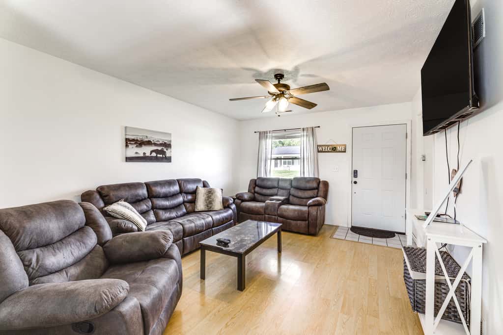 Quiet Dry Ridge Home w/ Yard - Near Ark Encounter!
