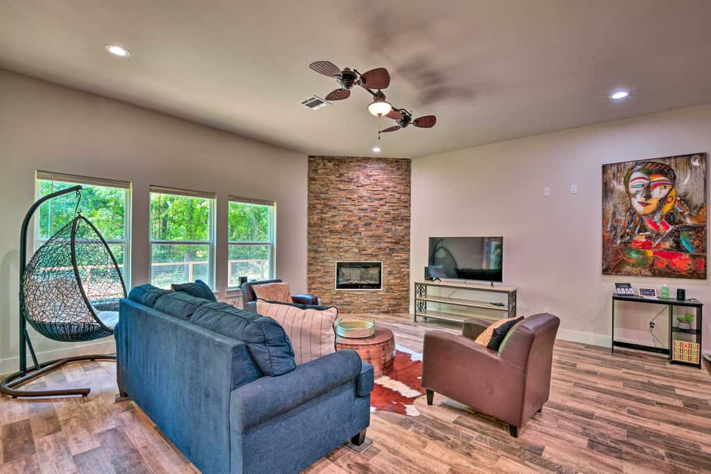 Modern Family Home Near AT&T Stadium & More!