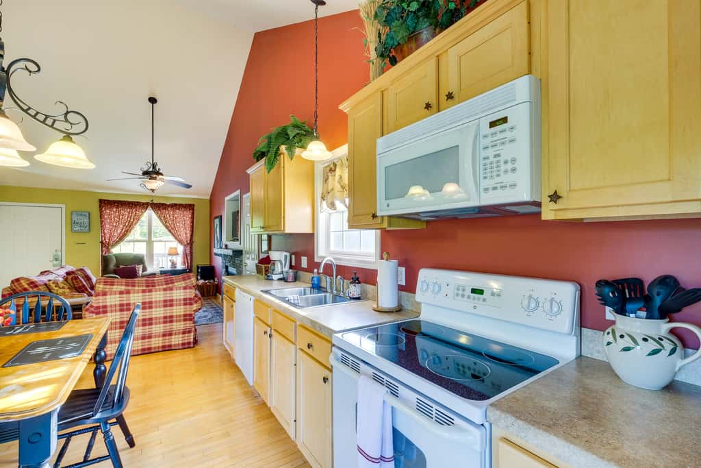 Taylorsville Cottage w/ Hot Tub & Lake Access!