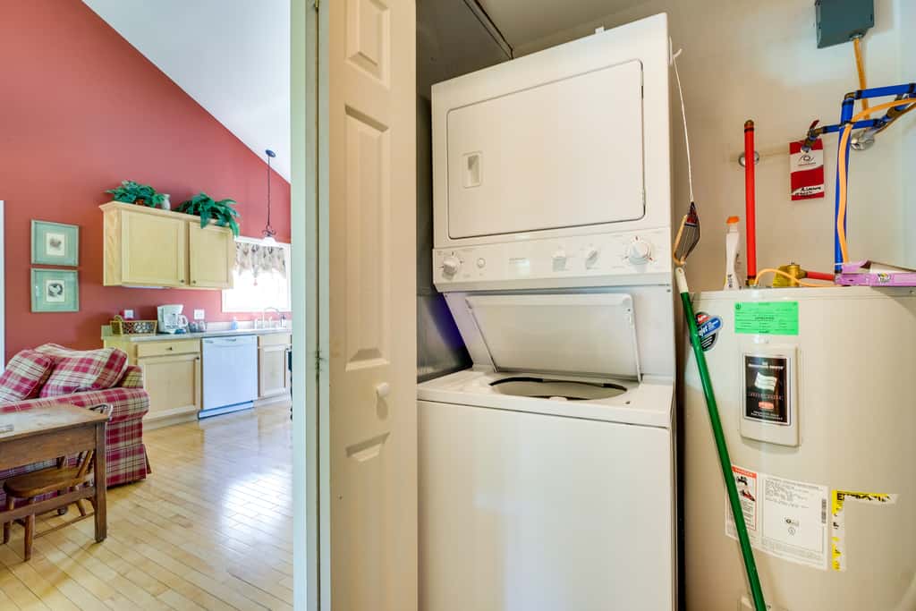 Taylorsville Cottage w/ Hot Tub & Lake Access!