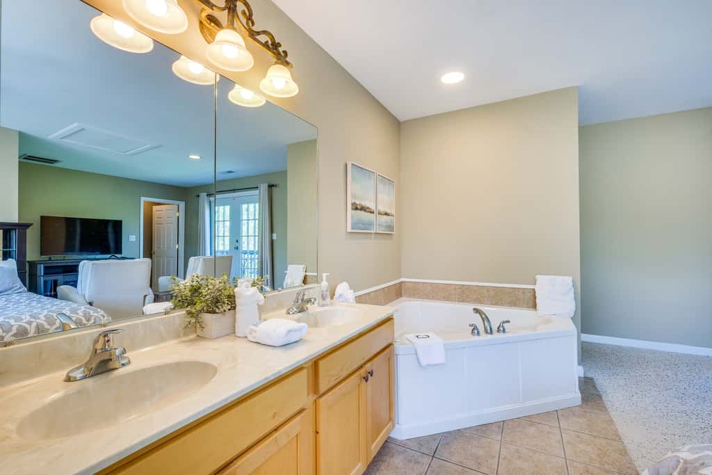 Cozy Resort-Style Escape on Taylorsville Lake!