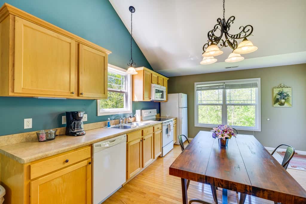Cozy Resort-Style Escape on Taylorsville Lake!
