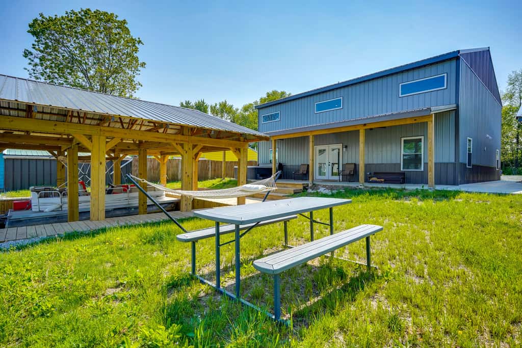 Waterfront Buckeye Lake Vacation Rental w/ Hot Tub