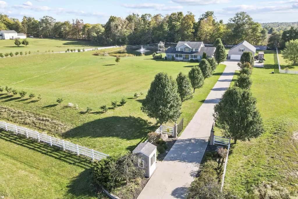 Family Home on 9 Acres! Climbing Wall & Gym